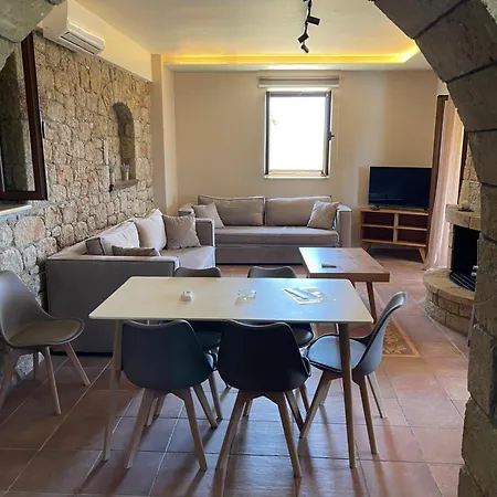 Kolokotronis & Hotel Stoúpa