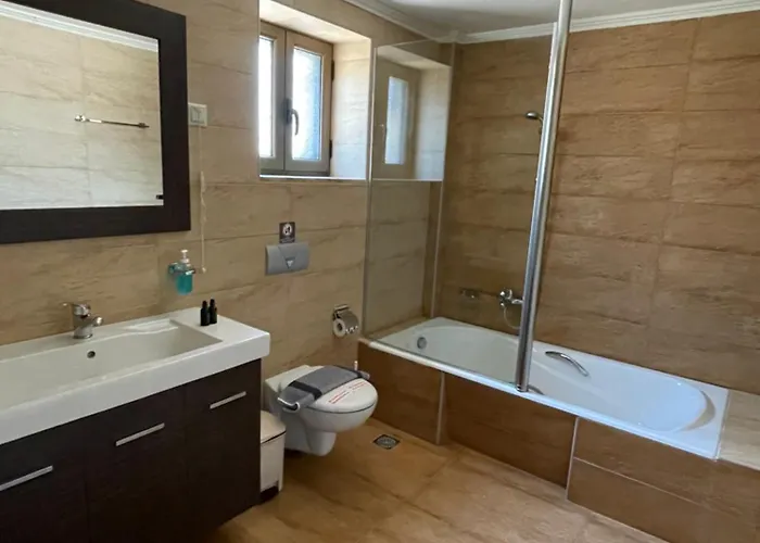 Kolokotronis & Hotell 4*